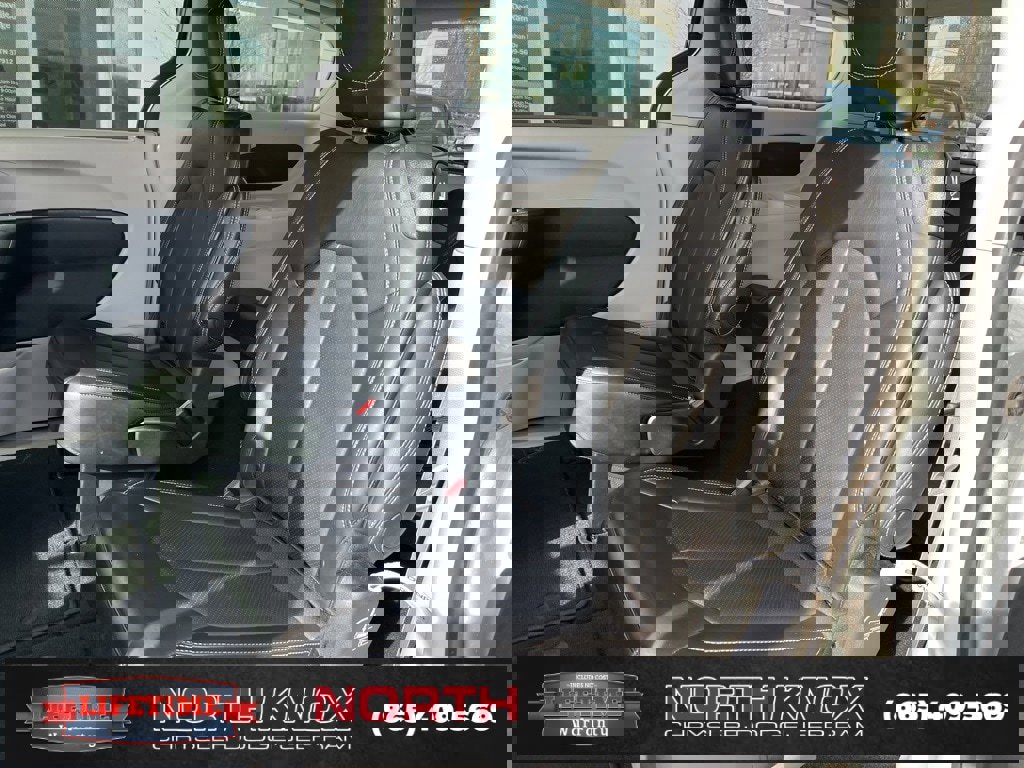 Used 2024 Chrysler Pacifica Touring-L image 14