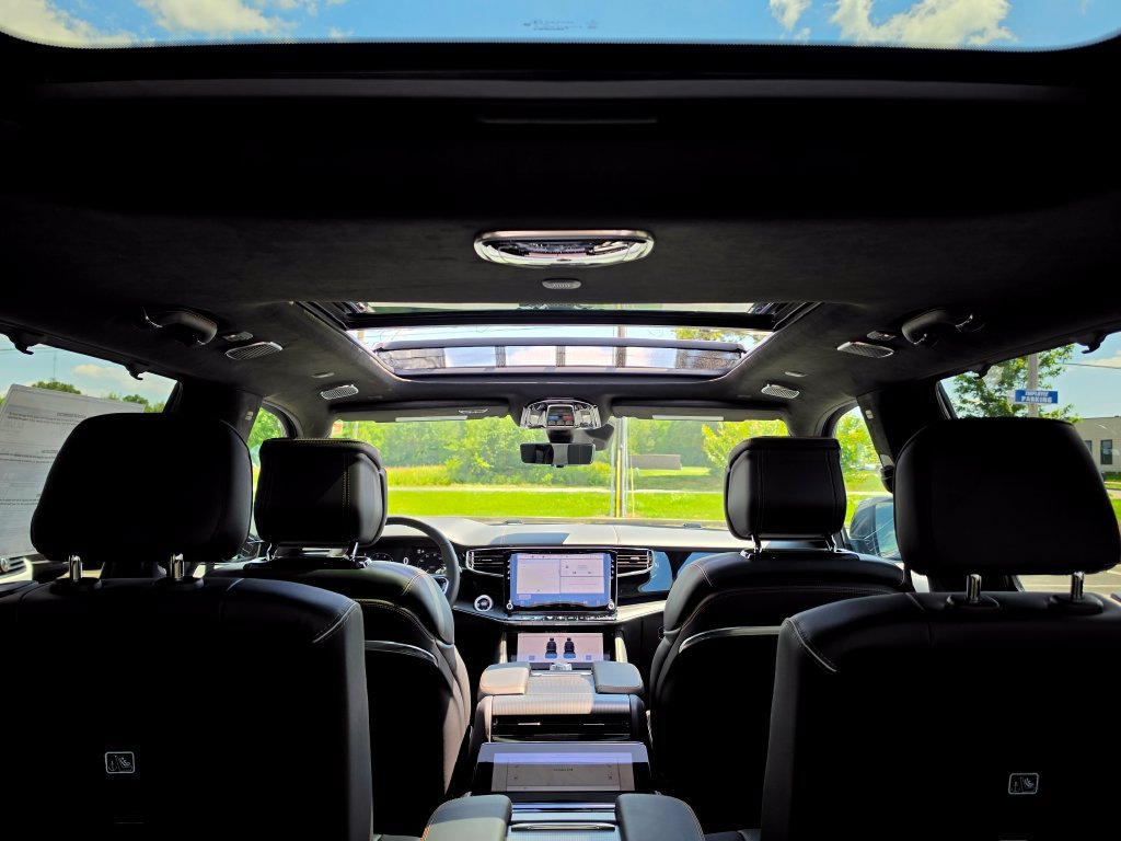 New 2026 Jeep Grand Wagoneer Summit AWD/4WD image 36