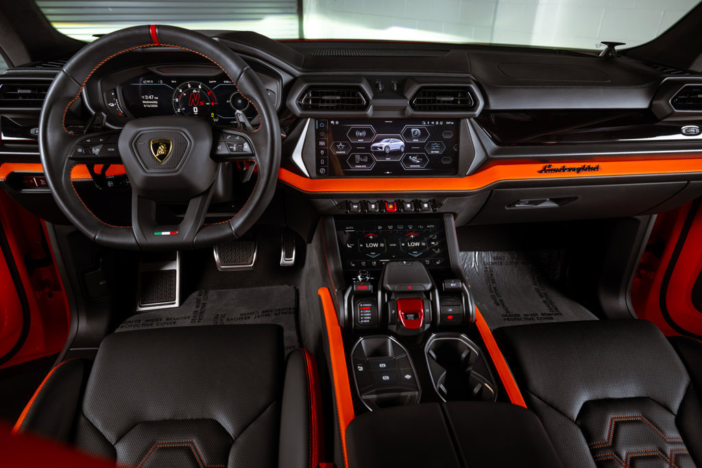 Used 2025 Lamborghini Urus SE AWD/4WD image 11