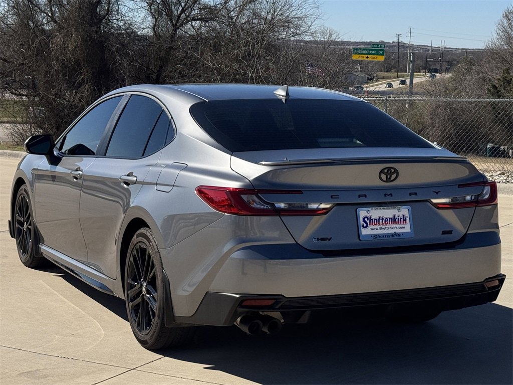 Used 2025 Toyota Camry SE w/ Convenience Package image 4