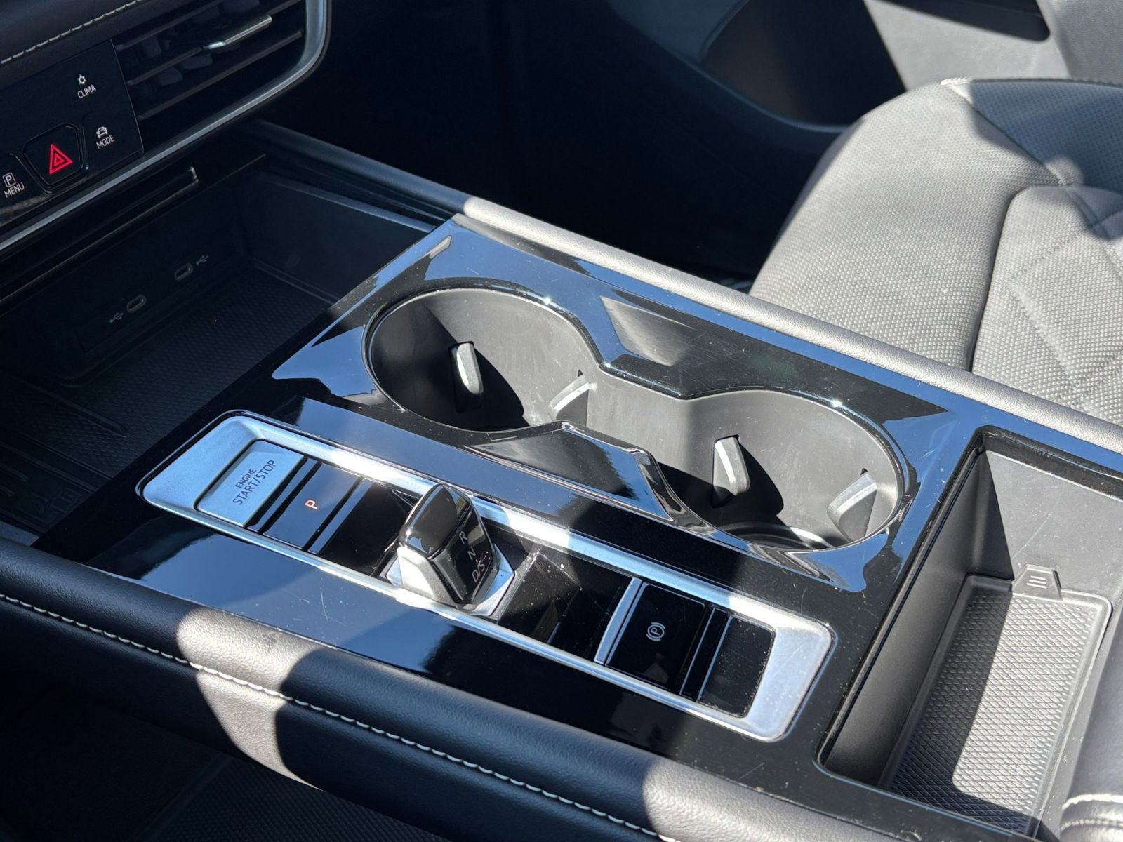 Used 2025 Volkswagen Atlas Cross Sport SE image 43