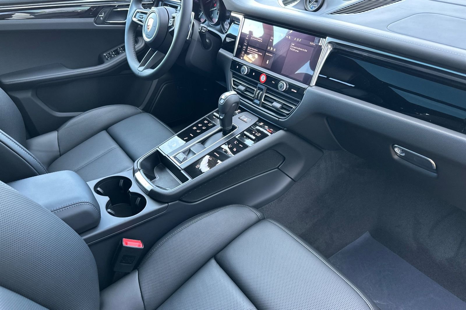 New 2026 Porsche Macan AWD/4WD image 18