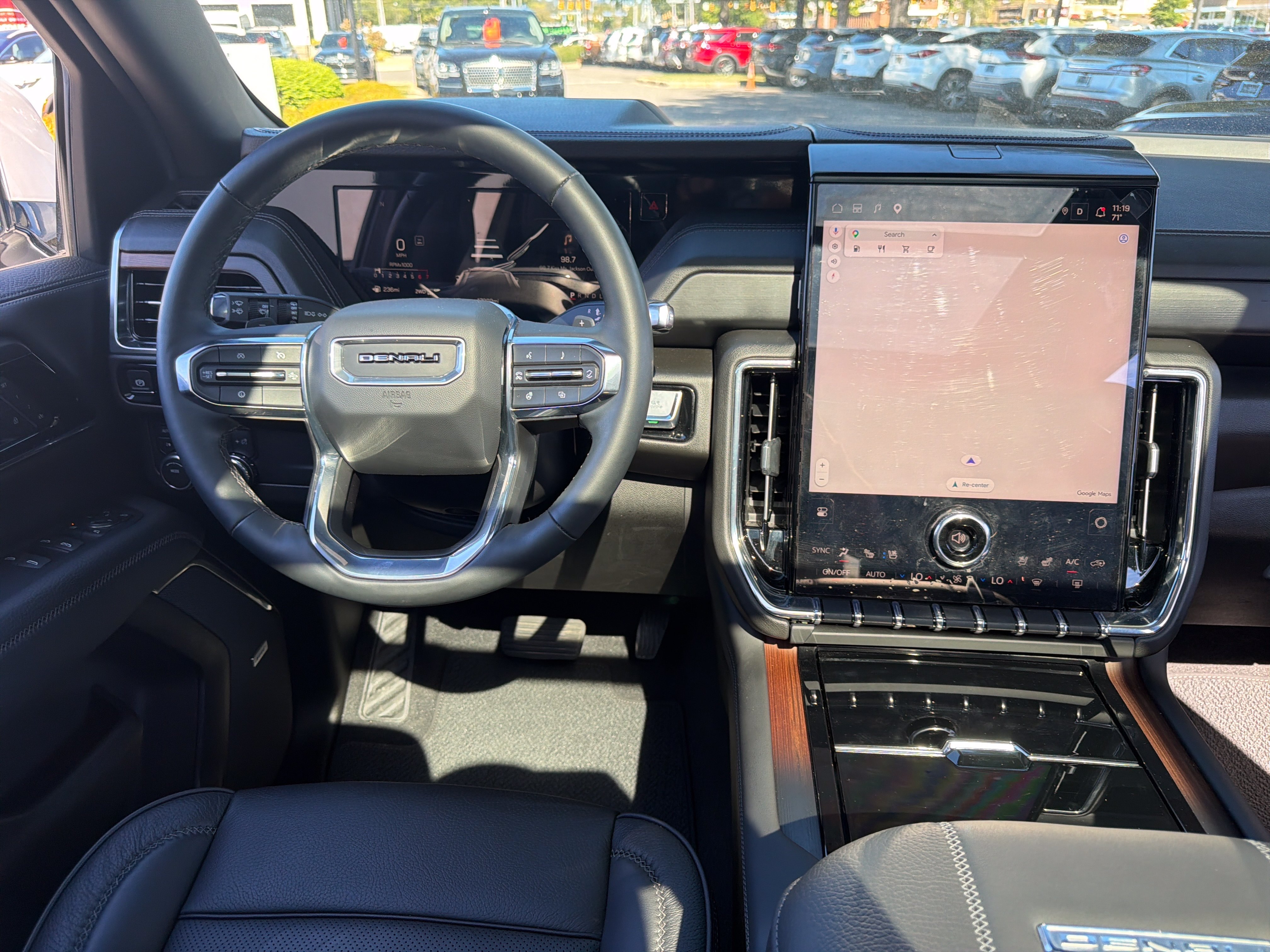 Used 2025 GMC Yukon Denali w/ Sun & Power Step Package AWD/4WD image 19