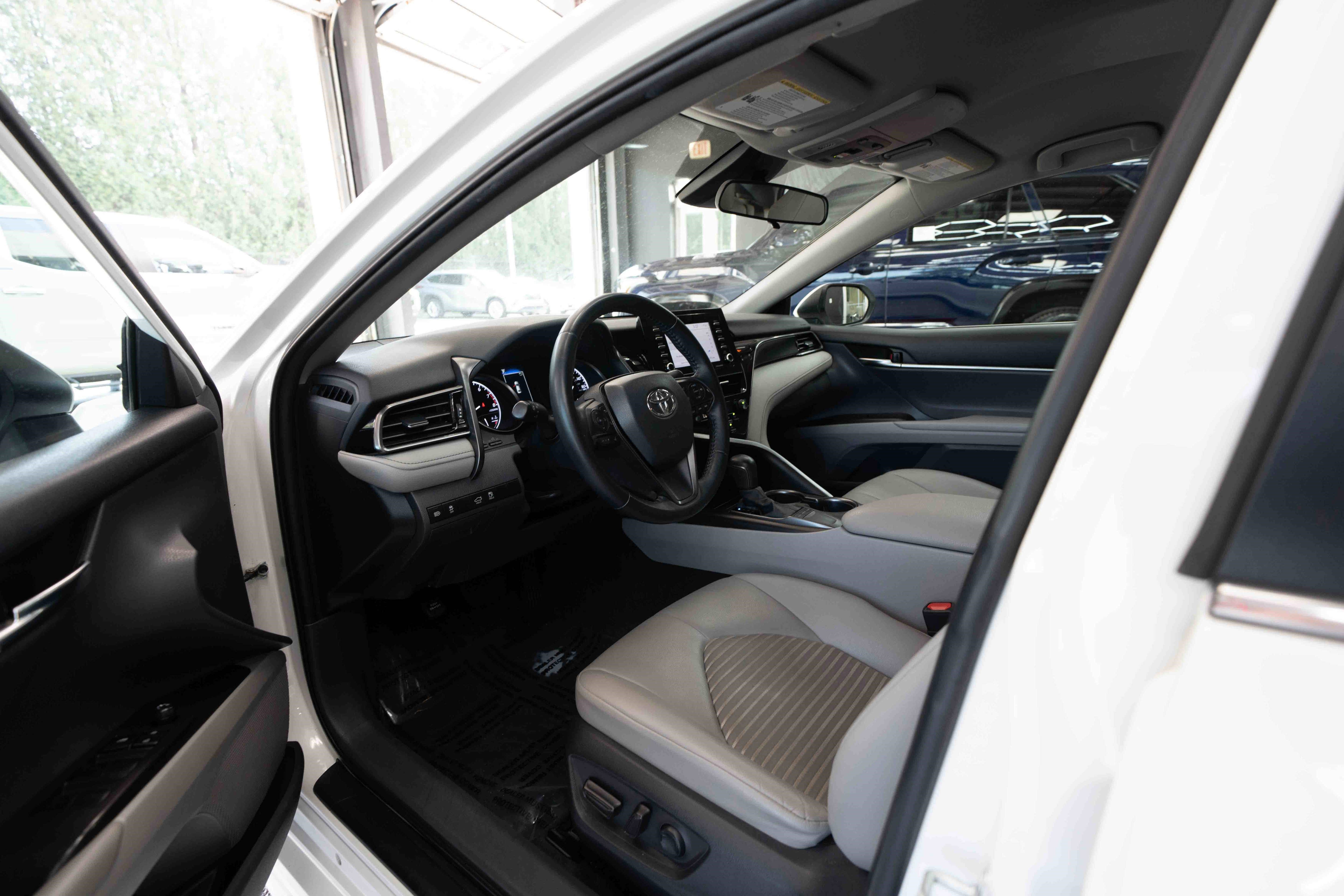 Used 2022 Toyota Camry SE FWD image 8