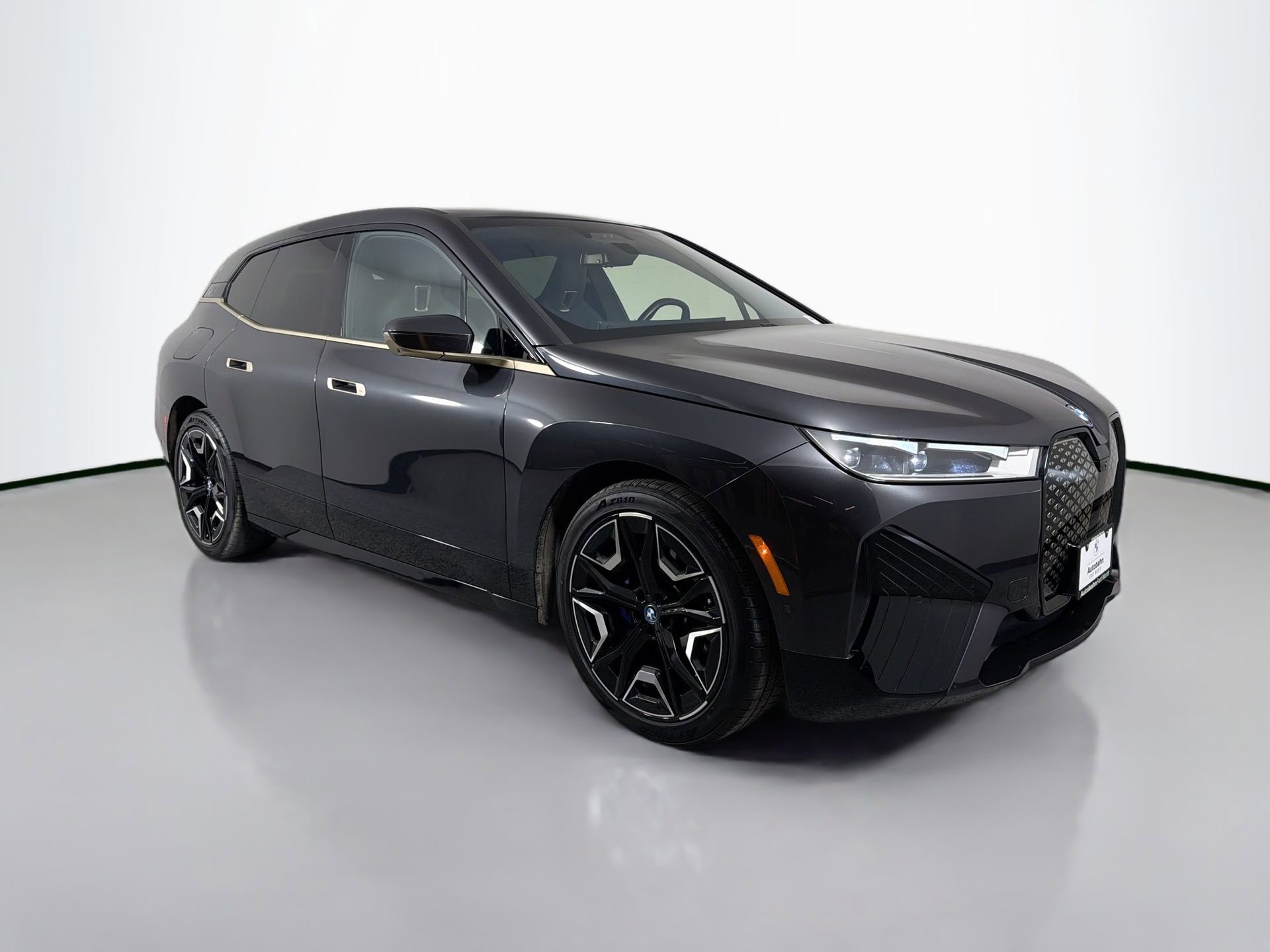 Used 2023 BMW iX xDrive50 w/ Ultimate Package image 4