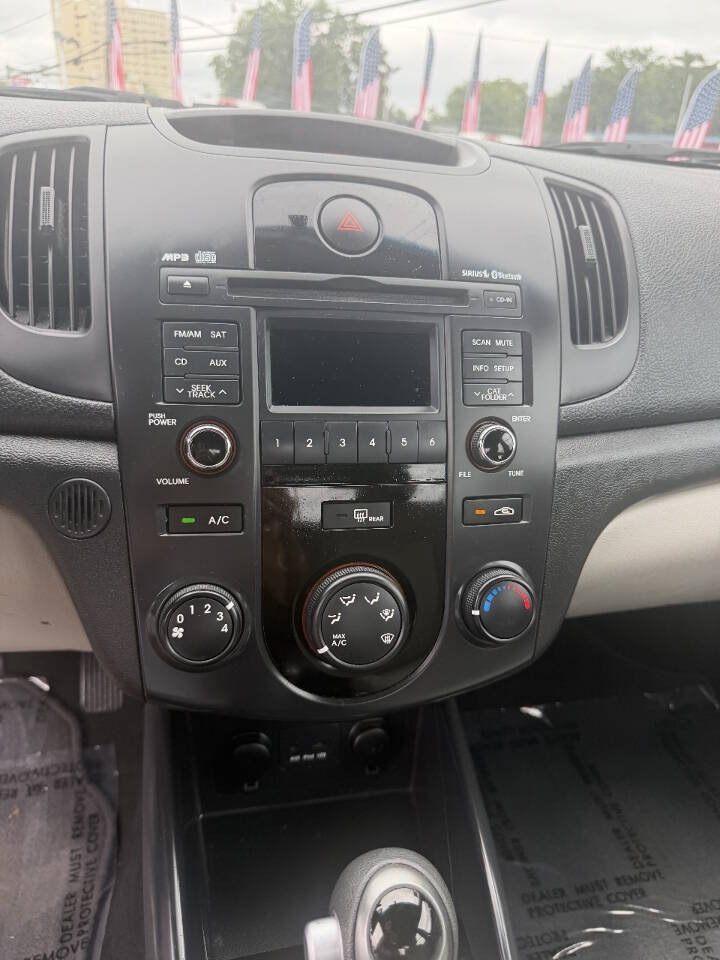 Used 2012 Kia Forte LX FWD image 3