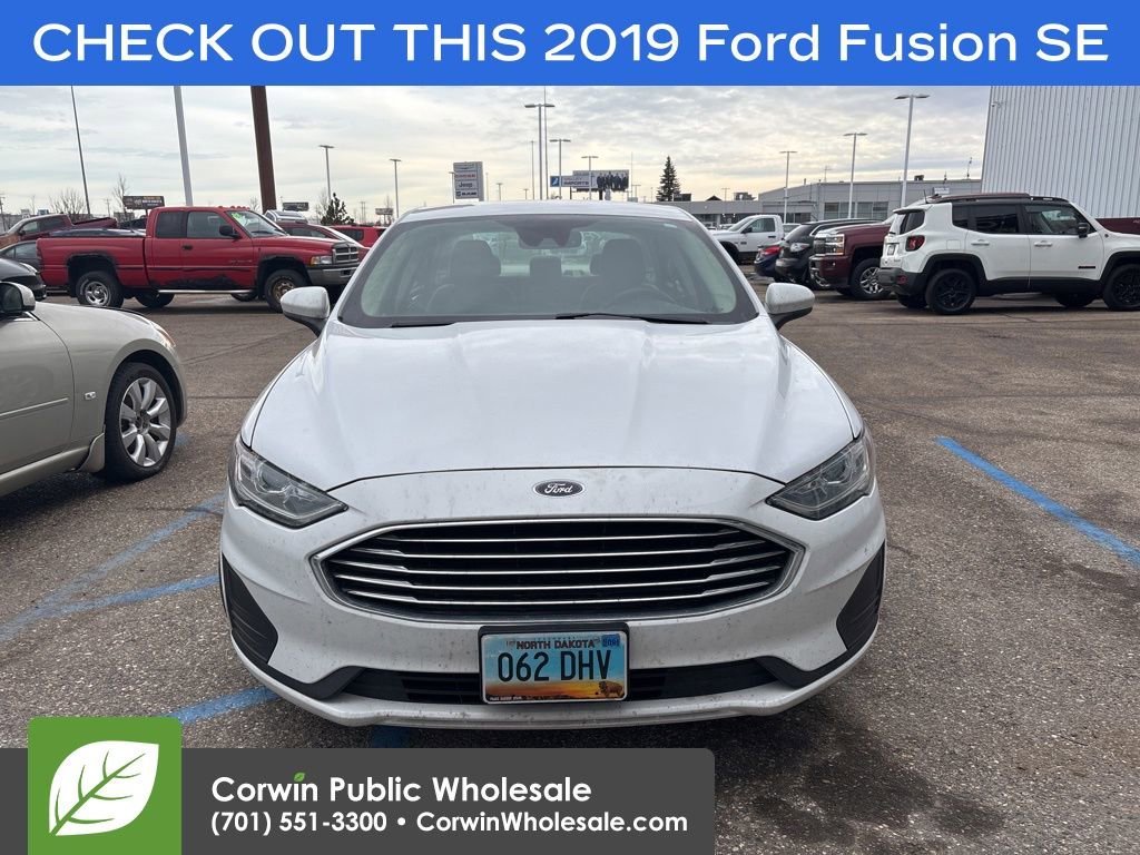 Used 2019 Ford Fusion SE FWD image 1