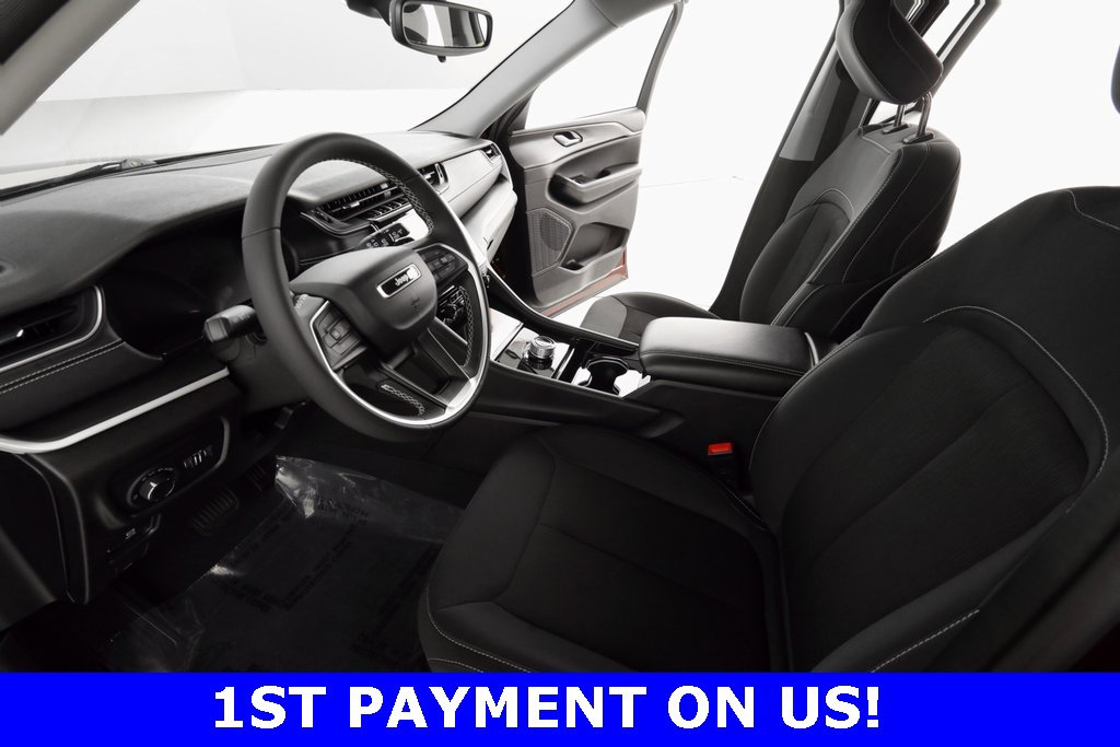 Certified 2023 Jeep Grand Cherokee Laredo w/ Luxury Tech Group I image 20