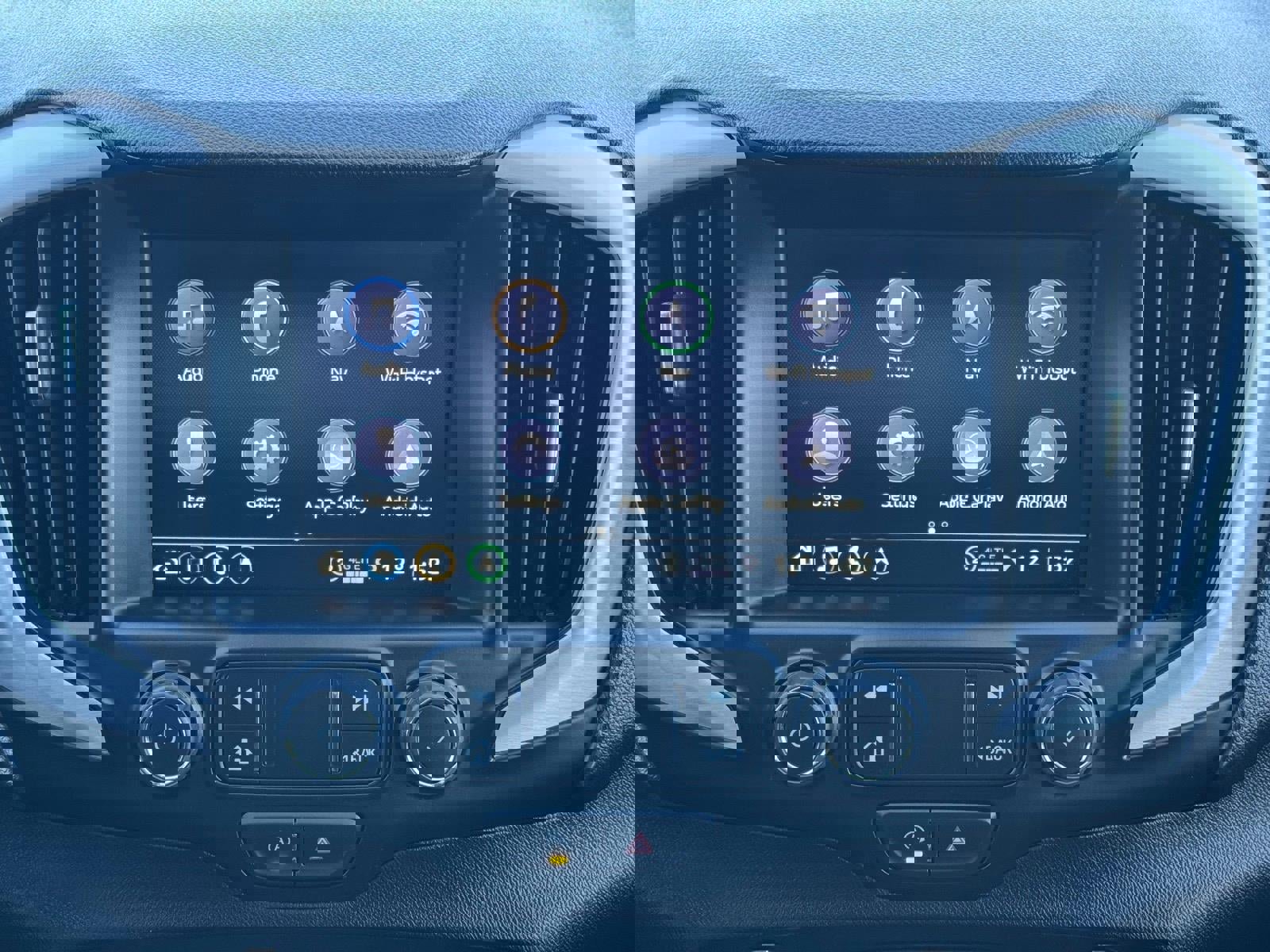 Used 2024 GMC Terrain SLT w/ Infotainment Package II image 10