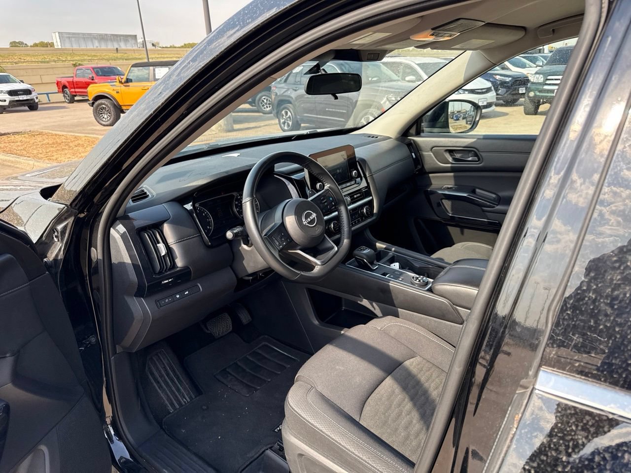 Used 2025 Nissan Pathfinder SV AWD/4WD image 20