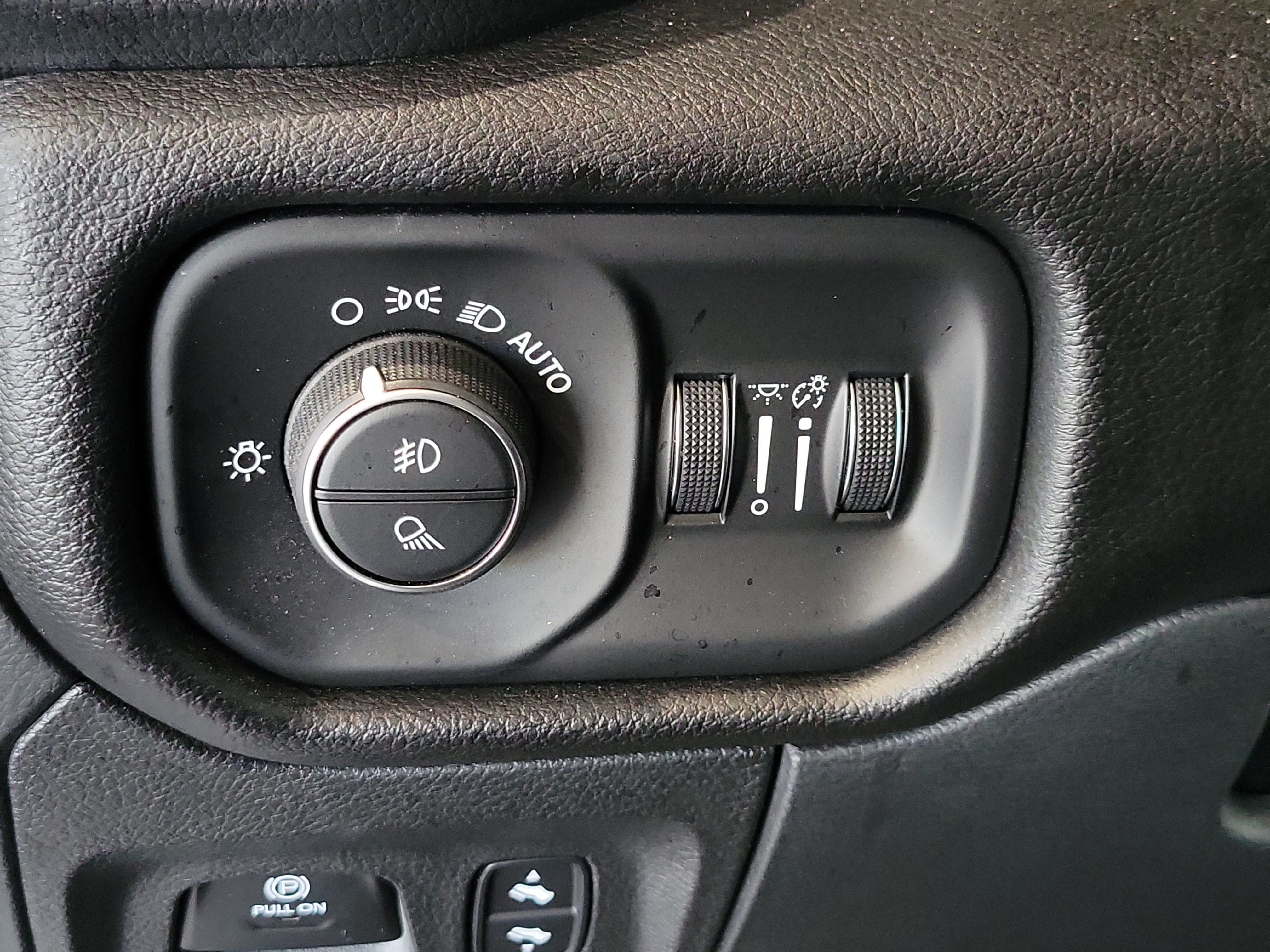 Used 2023 RAM 1500 Laramie AWD/4WD image 21