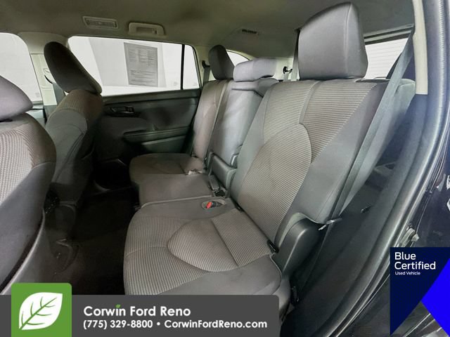 Used 2022 Toyota Highlander LE AWD/4WD image 25