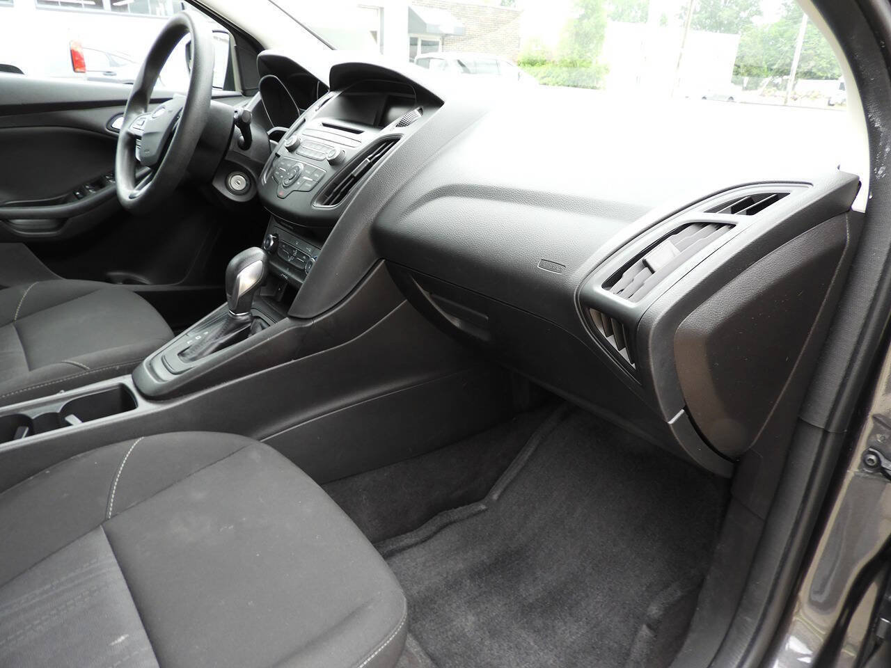 Used 2017 Ford Focus SE FWD image 30