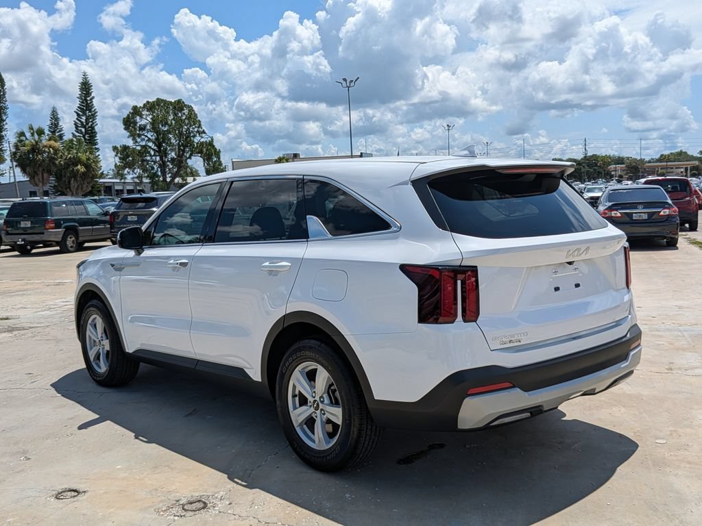Certified 2024 Kia Sorento LX FWD image 6