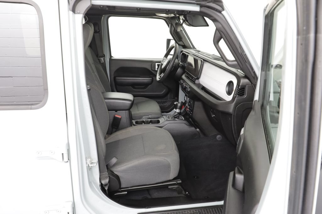 Used 2024 Jeep Wrangler Unlimited AWD/4WD image 22