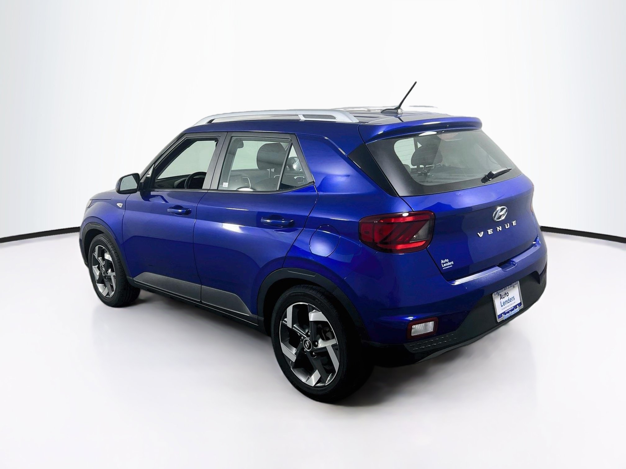 Used 2023 Hyundai Venue SEL FWD image 7