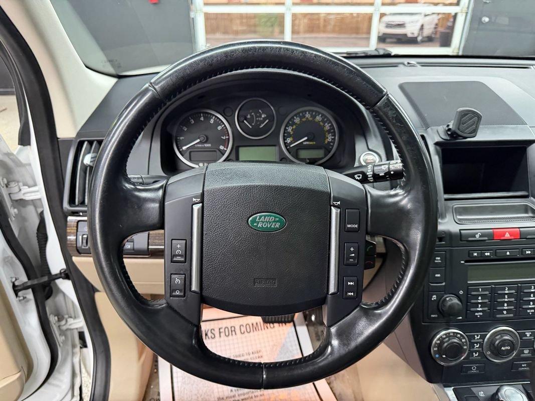 Used 2011 Land Rover LR2 HSE AWD/4WD image 23