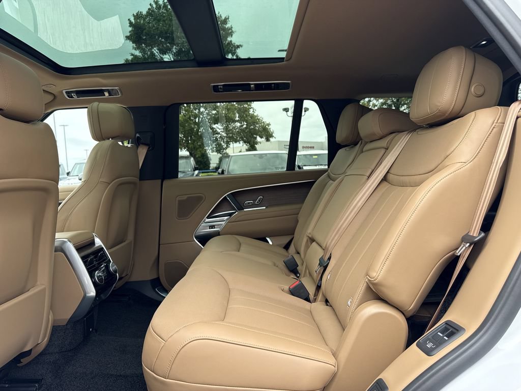 New 2025 Land Rover Range Rover Long Wheelbase SE AWD/4WD image 5