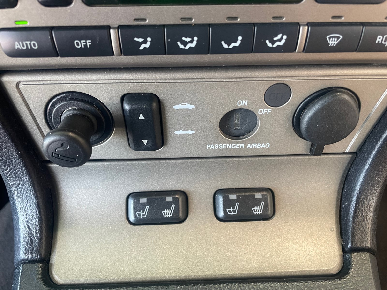 Used 2005 Ford Thunderbird RWD image 25