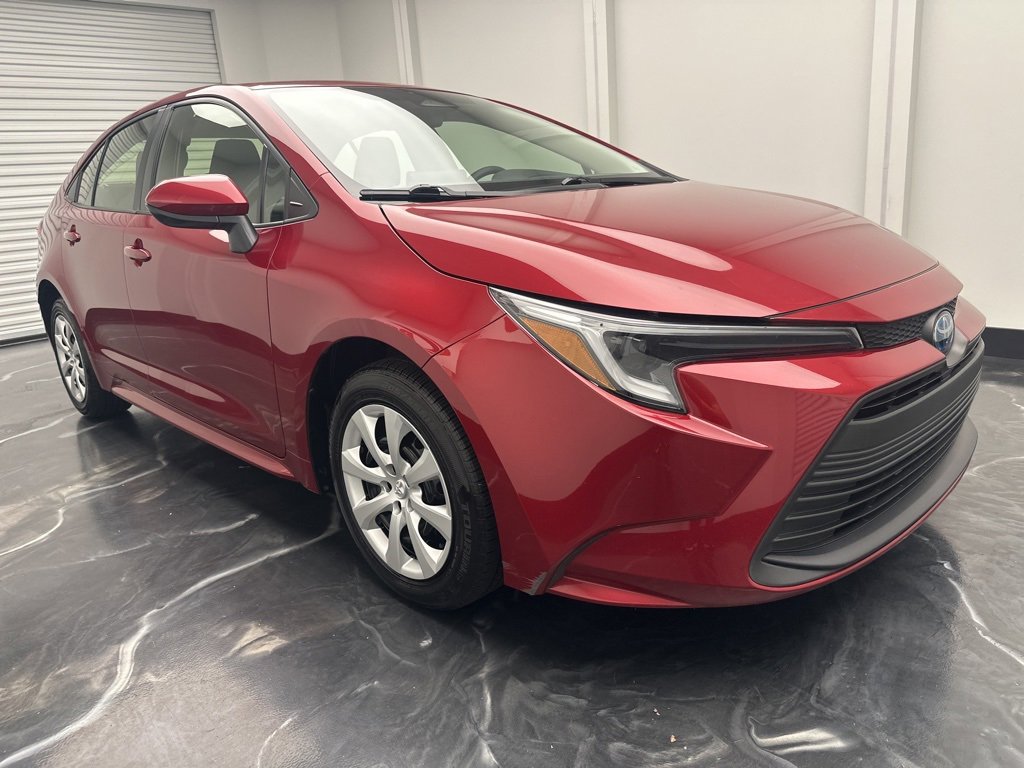 Used 2023 Toyota Corolla LE image 2