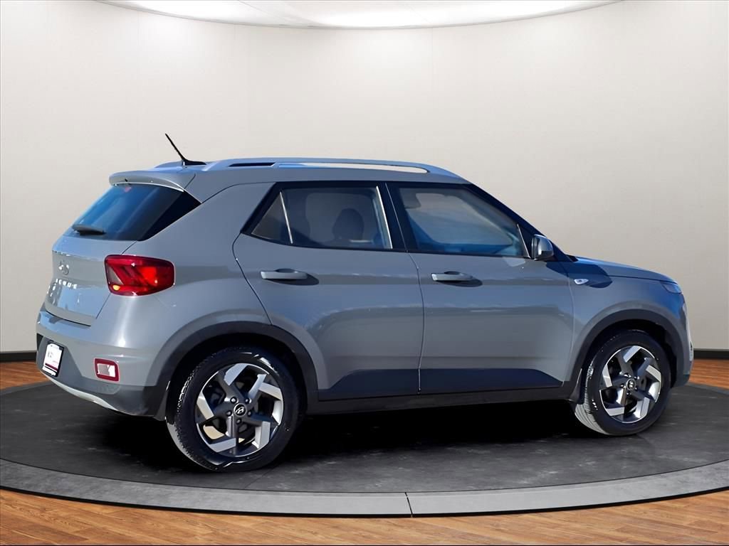 Used 2023 Hyundai Venue SEL image 19
