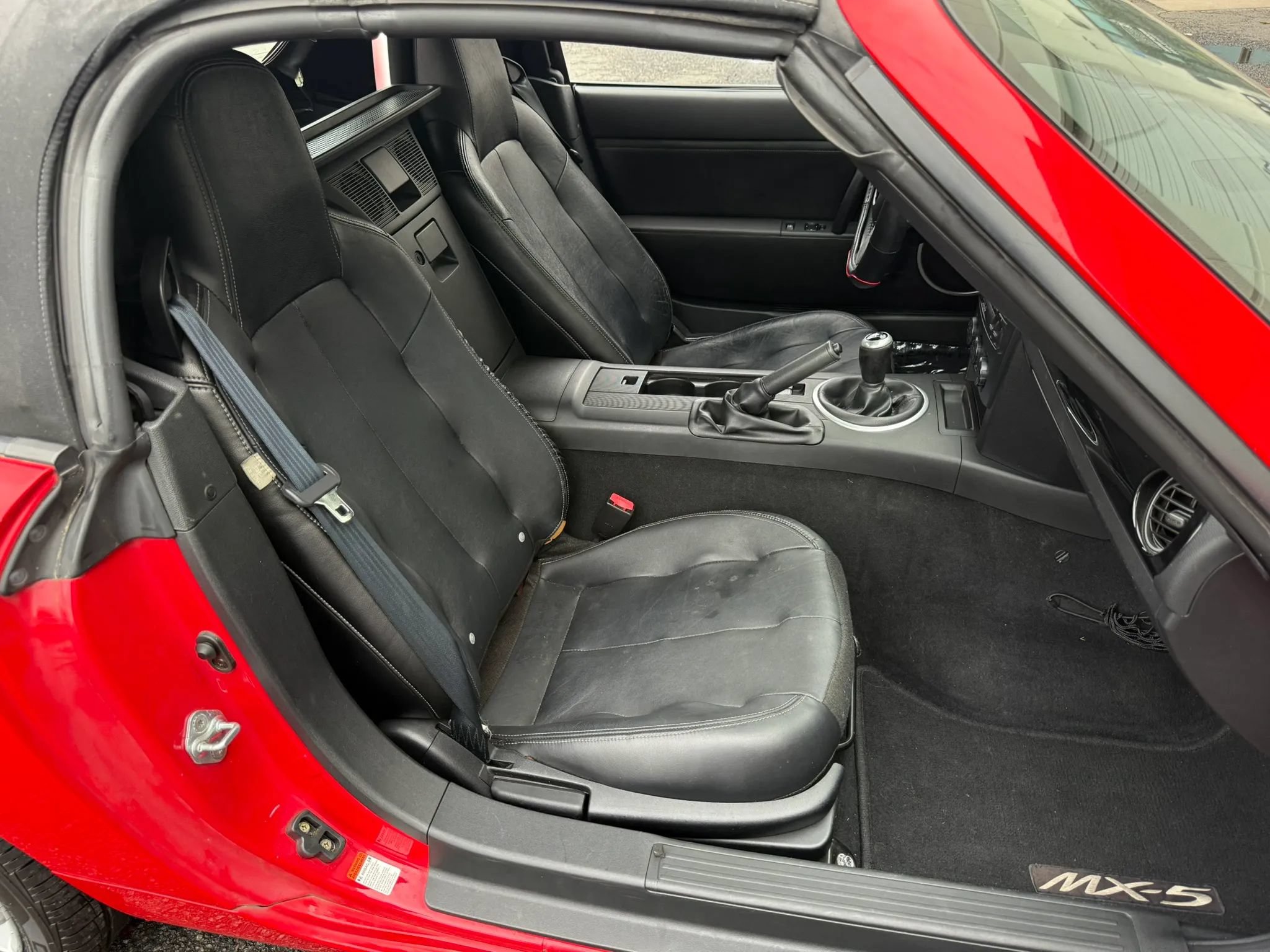 Used 2006 MAZDA MX-5 Miata Grand Touring w/ Premium Pkg RWD image 23