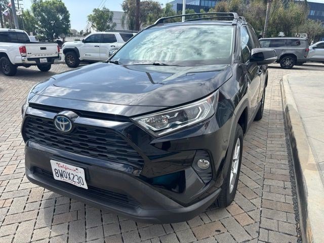 Used 2020 Toyota RAV4 XLE w/ Convenience Package AWD/4WD image 1