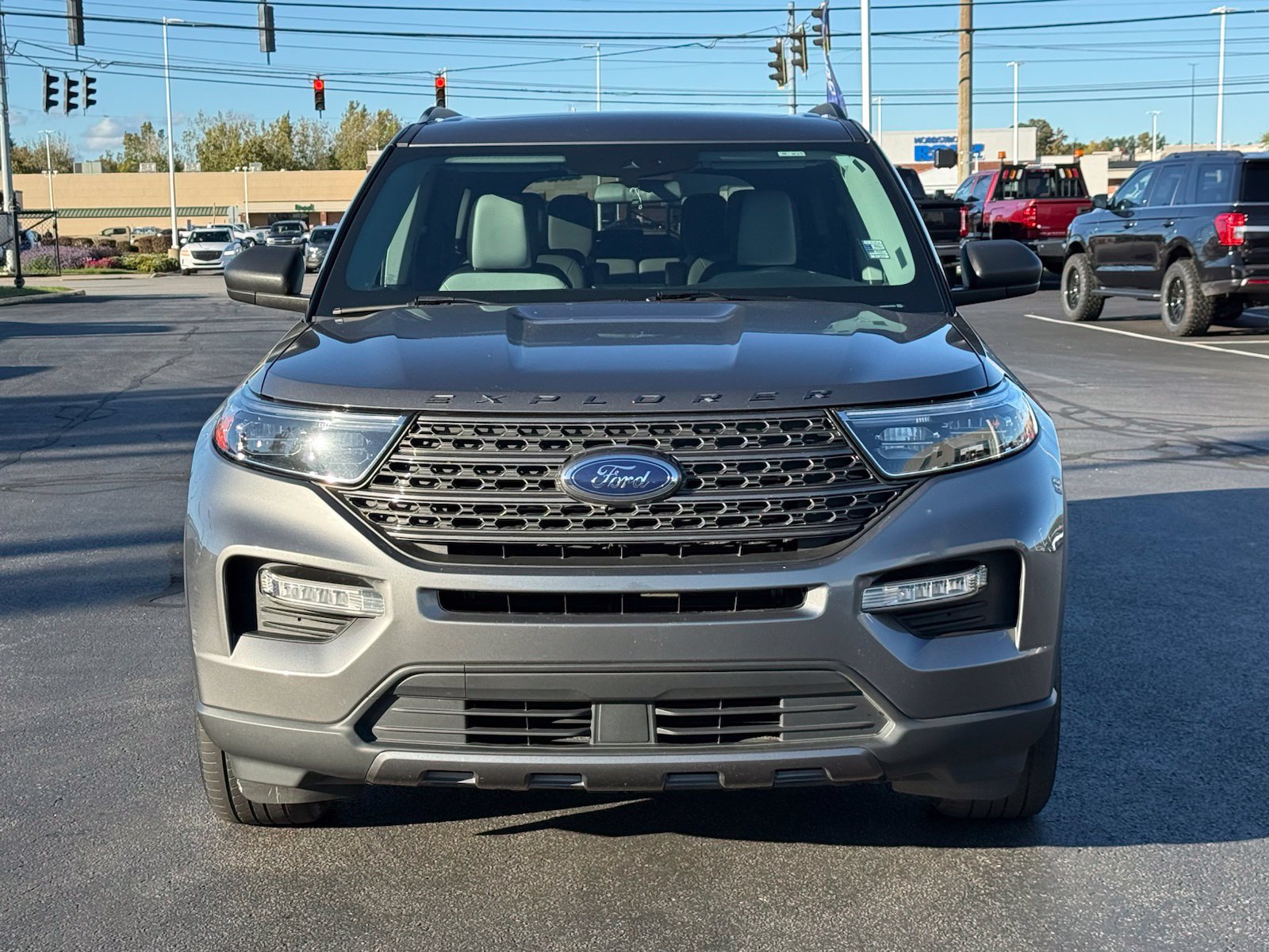 Used 2021 Ford Explorer XLT w/ Equipment Group 202A AWD/4WD image 9