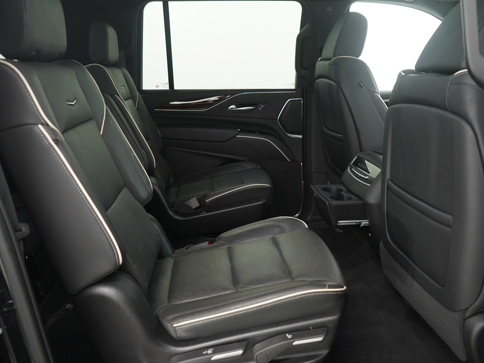 Used 2024 Cadillac Escalade ESV Premium Luxury image 15