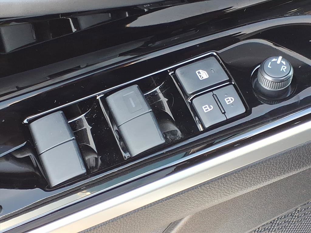 Certified 2025 Toyota bZ4X FWD image 18