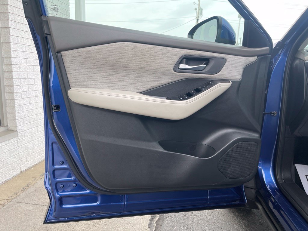 Used 2022 Nissan Rogue SV AWD/4WD image 18