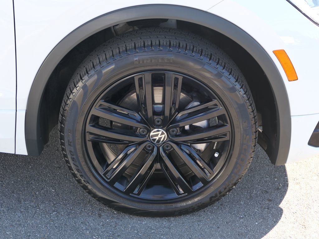 Used 2022 Volkswagen Tiguan SE R-Line image 28