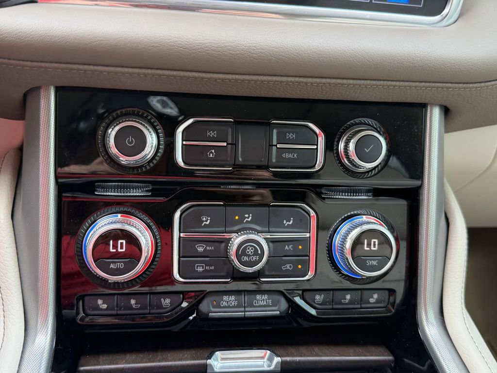 Used 2021 GMC Yukon XL Denali w/ Denali Premium Package RWD image 25