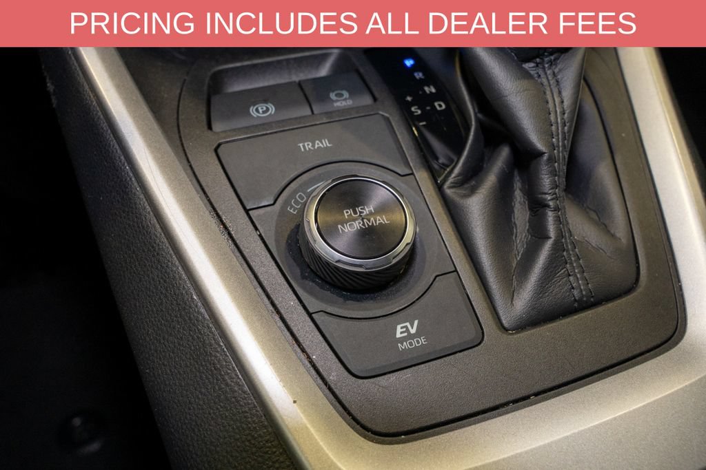 Used 2024 Toyota RAV4 LE AWD/4WD image 15