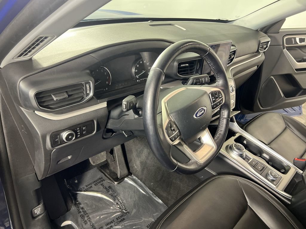 Used 2023 Ford Explorer XLT w/ Equipment Group 202A image 11