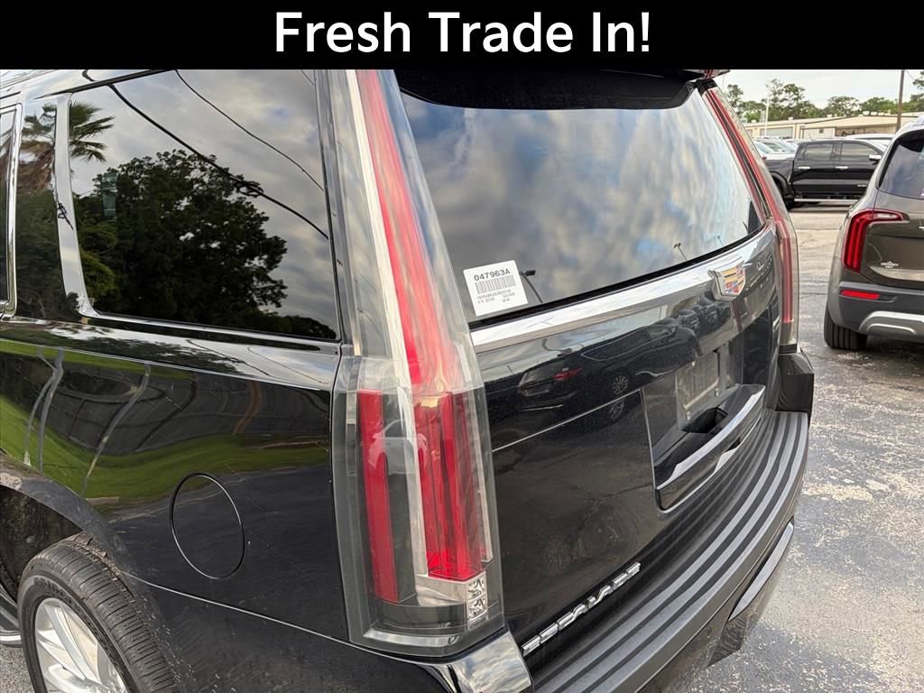 Used 2020 Cadillac Escalade Luxury AWD/4WD image 11