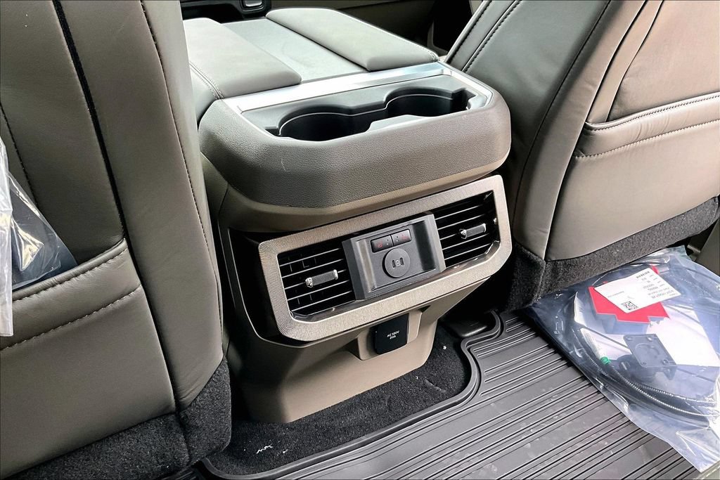 New 2026 Ford F350 Platinum w/ Platinum Plus Package AWD/4WD image 18