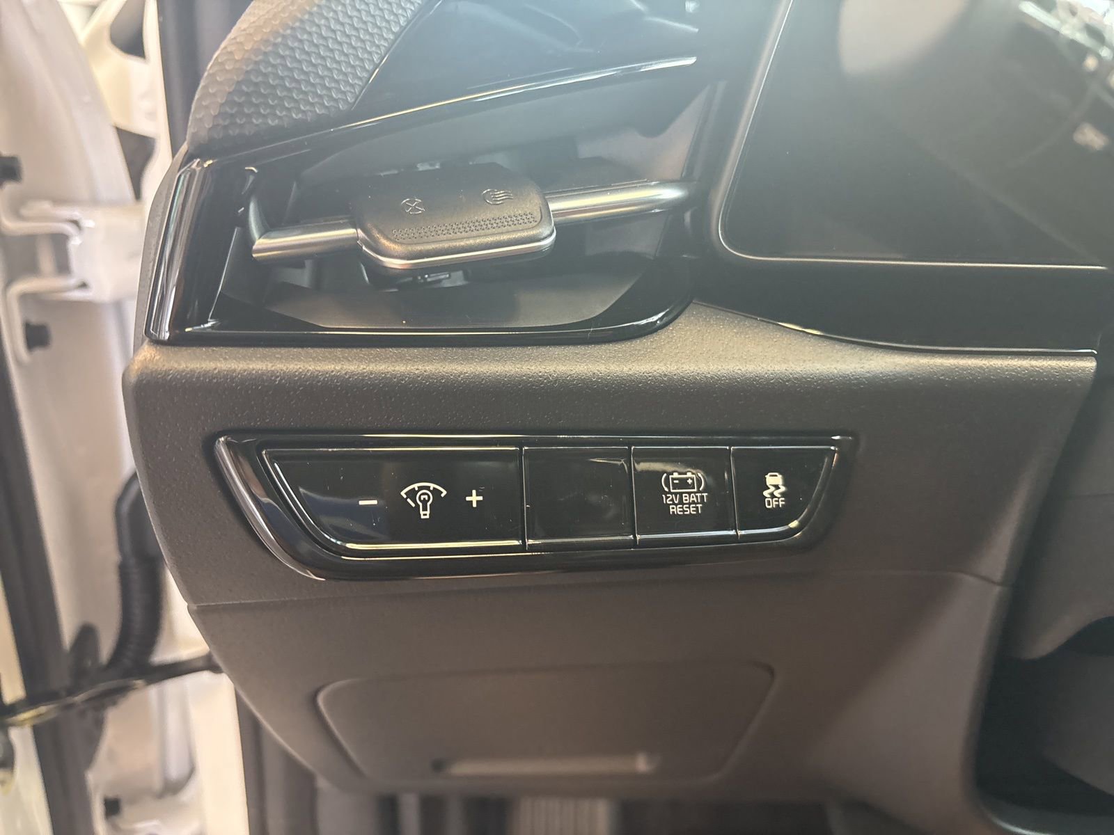 New 2025 Kia Niro EX image 18