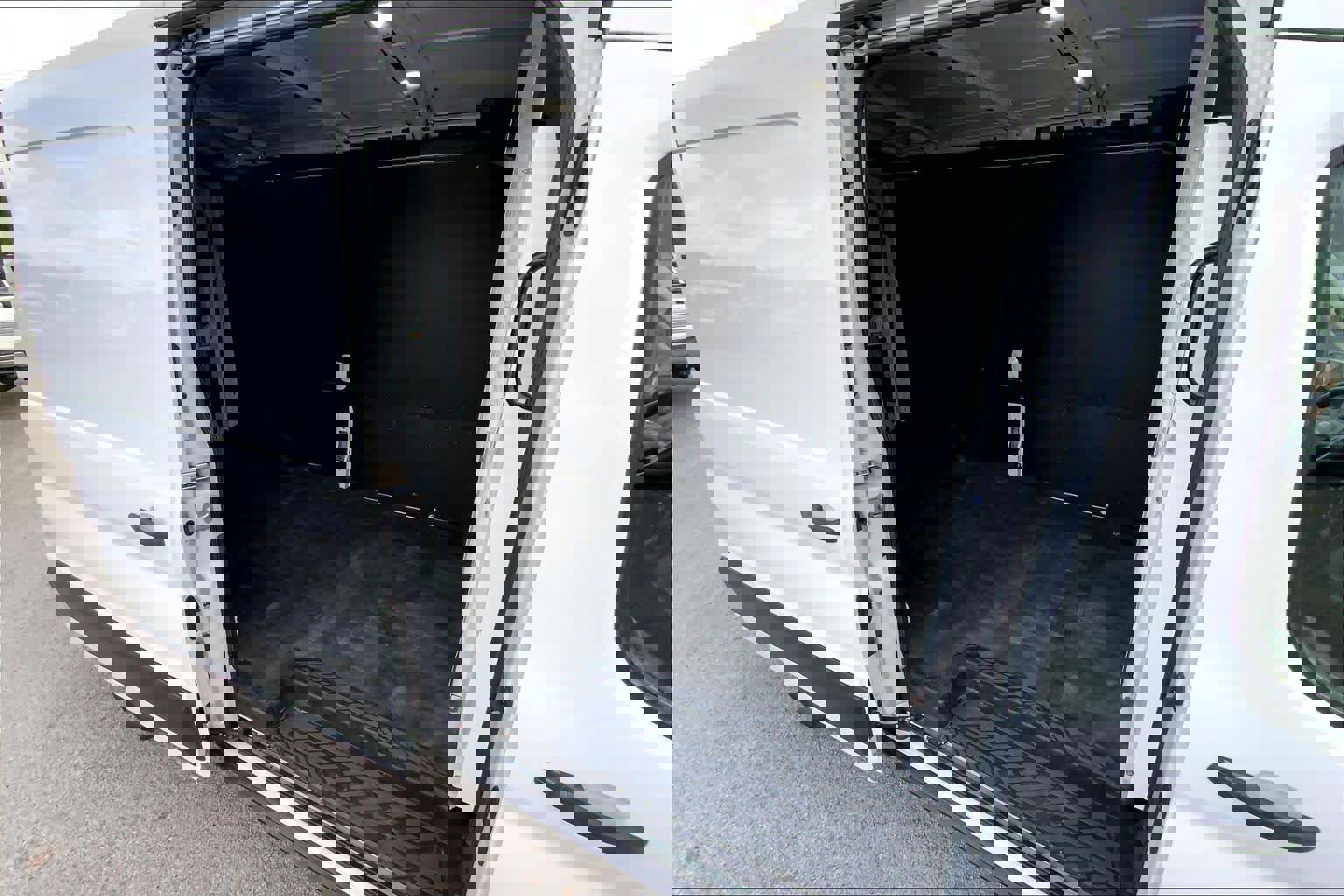 Used 2020 Ford Transit 250 Medium Roof w/ Load Area Protection Package image 17