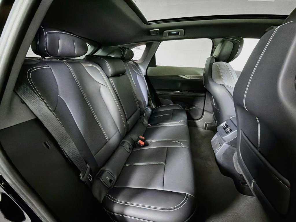 New 2026 Cadillac Optiq Sport 1 w/ LPO, Floor Liner Package AWD/4WD image 25