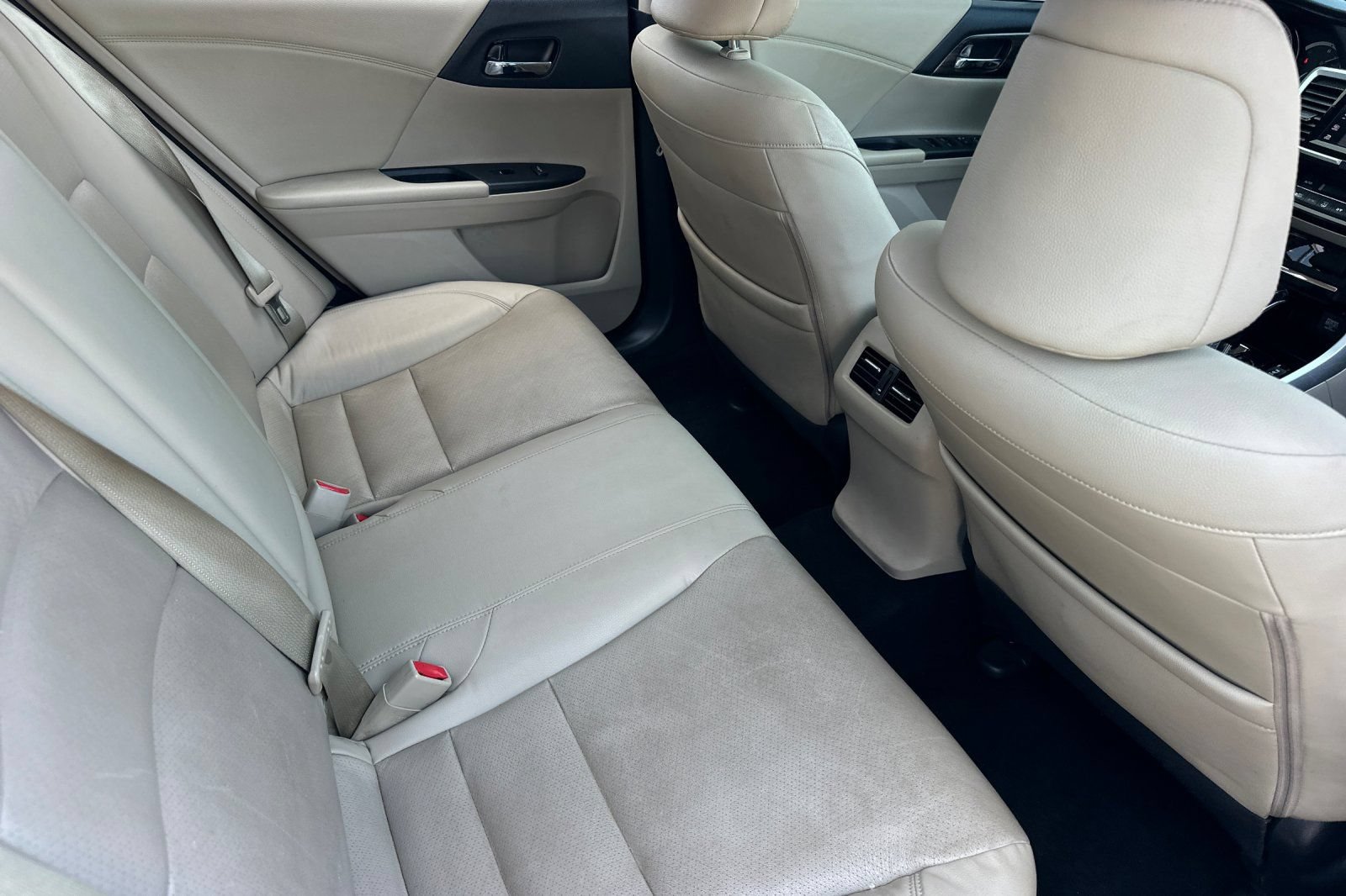 Used 2016 Honda Accord Touring image 18