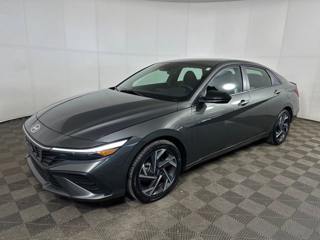 Certified 2025 Hyundai Elantra SEL image 38