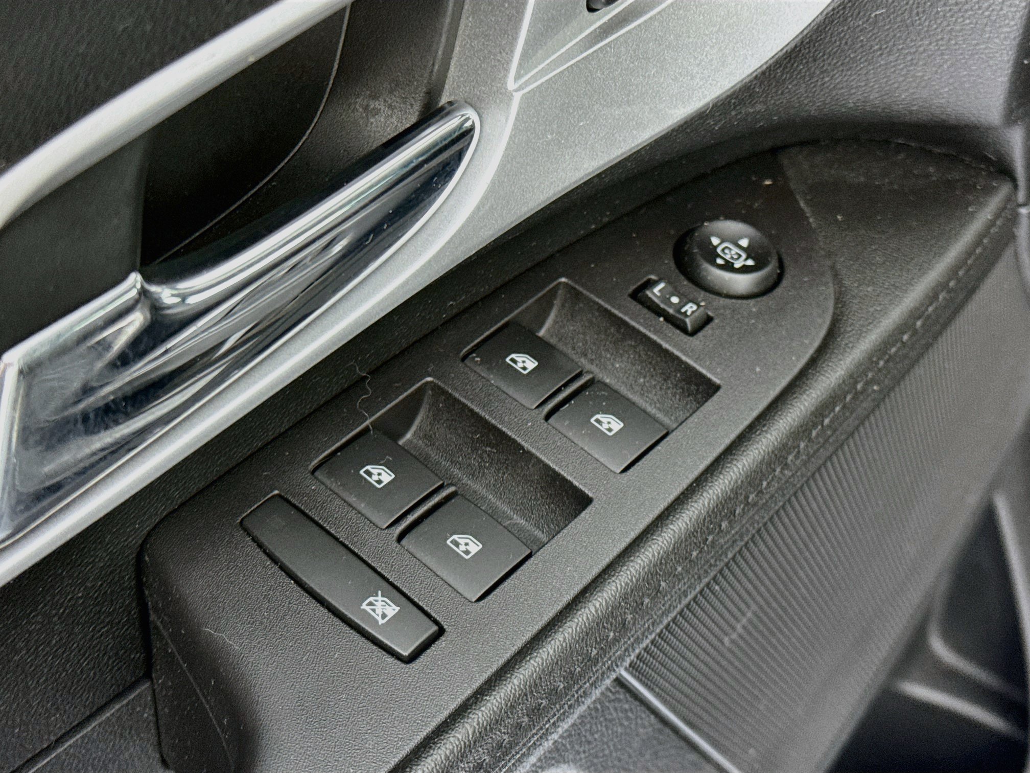 Used 2016 Chevrolet Equinox LS AWD/4WD image 17