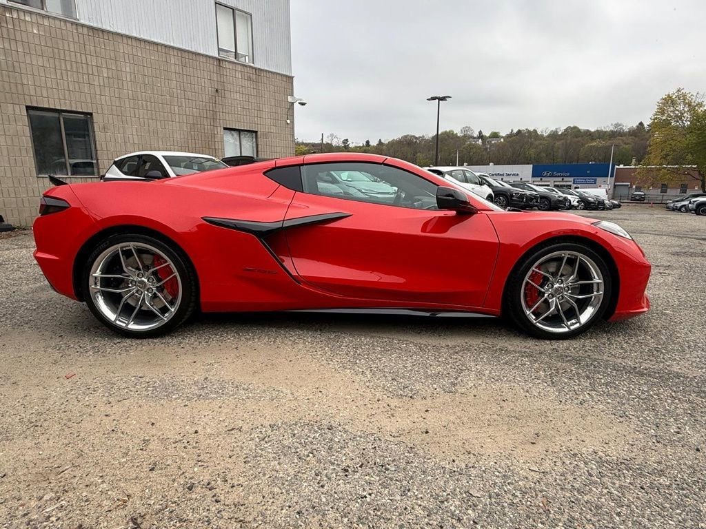 Used 2025 Chevrolet Corvette Z06 RWD image 10