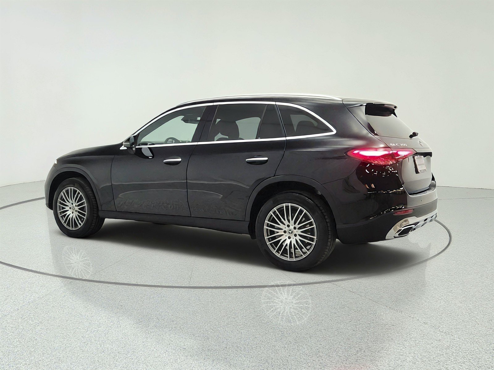 Used 2024 Mercedes-Benz GLC 300 4MATIC image 7