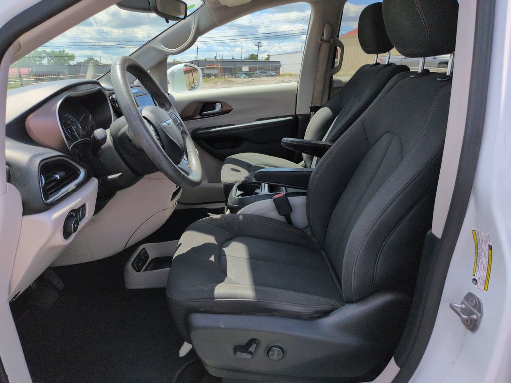 Used 2018 Chrysler Pacifica Touring Plus FWD image 10