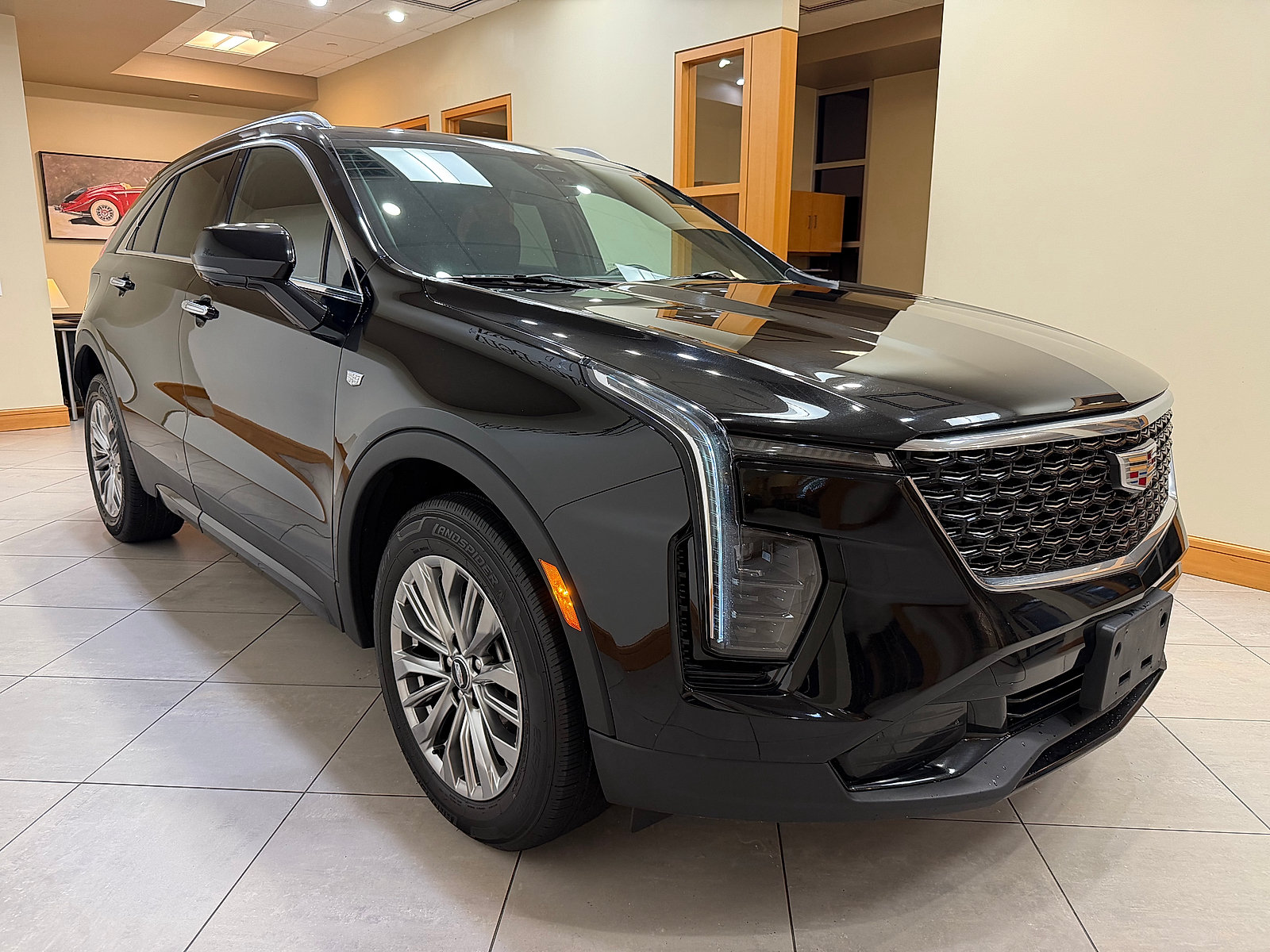 Used 2025 Cadillac XT4 Premium Luxury AWD/4WD image 2