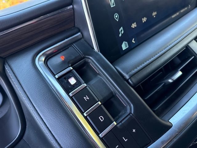 Used 2024 Chevrolet Suburban Z71 w/ Luxury Package image 22