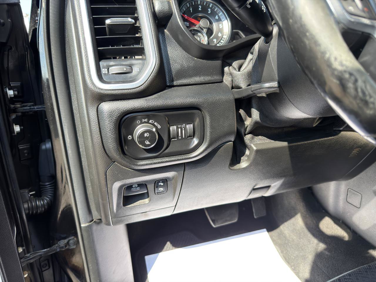 Used 2019 RAM 1500 Laramie AWD/4WD image 16