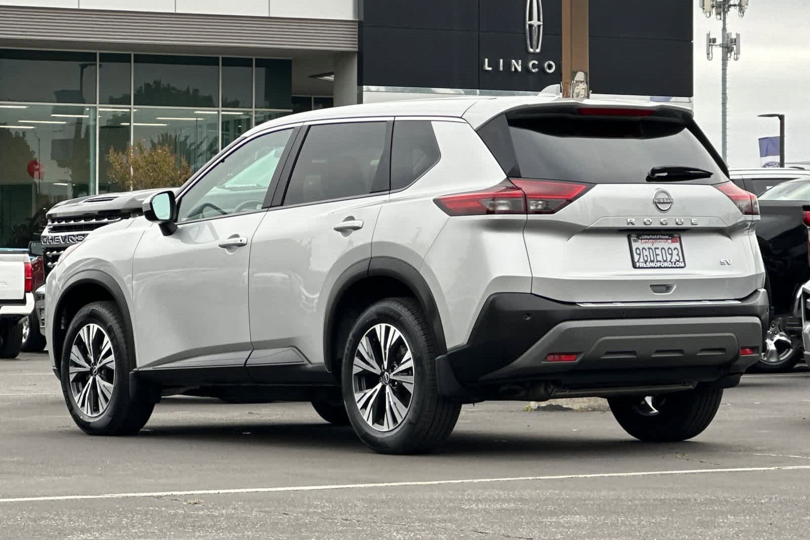 Used 2023 Nissan Rogue SV image 7